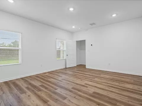 Living - 10306 Grady Ln, Mobile, AL 36695 photo 4 of 4