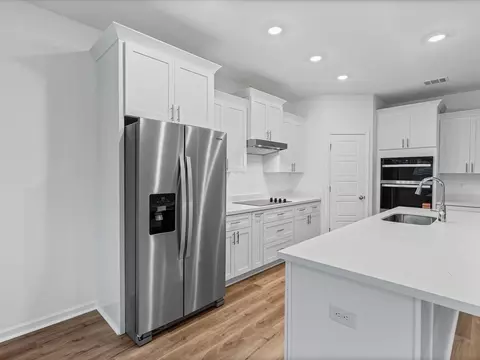 Kitchen - 10306 Grady Ln, Mobile, AL 36695 photo 3 of 4