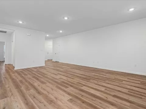 Living - 10306 Grady Ln, Mobile, AL 36695 photo 3 of 4