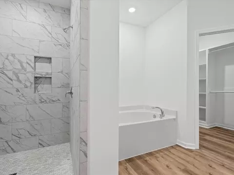 Bath - 10306 Grady Ln, Mobile, AL 36695 photo 3 of 4