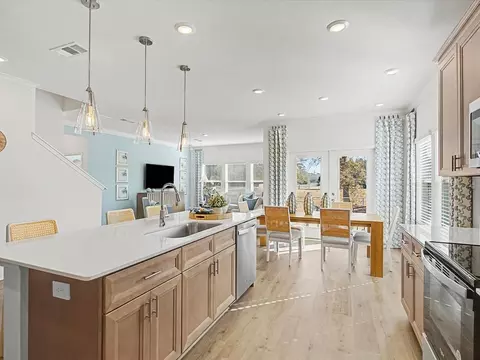Kitchen - 10306 Grady Ln, Mobile, AL 36695 photo 3 of 8
