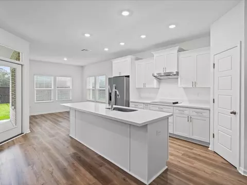 Kitchen - 10306 Grady Ln, Mobile, AL 36695 photo 2 of 4