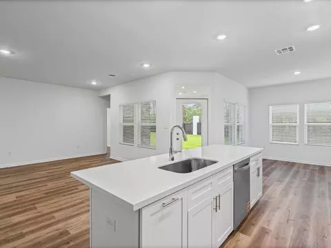 Kitchen - 10306 Grady Ln, Mobile, AL 36695 photo 4 of 4