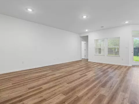 Living - 10306 Grady Ln, Mobile, AL 36695 photo 2 of 4