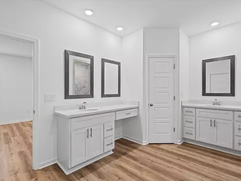 Bath - 10306 Grady Ln, Mobile, AL 36695 photo 2 of 4