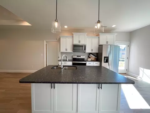 Kitchen - Claiborne Circle, Franklin, KY 42134 photo 3 of 9