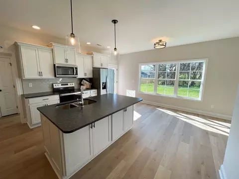 Kitchen - Claiborne Circle, Franklin, KY 42134 photo 2 of 9