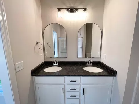 Bath - Claiborne Circle, Franklin, KY 42134 photo 5 of 6