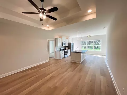 Living - Claiborne Circle, Franklin, KY 42134 photo 2 of 4