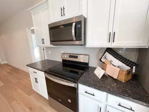 Kitchen - Claiborne Circle, Franklin, KY 42134 photo 5 of 9