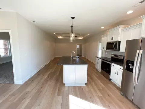 Kitchen - Claiborne Circle, Franklin, KY 42134 photo 4 of 9