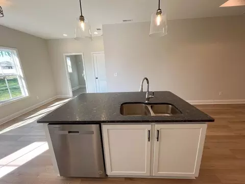 Kitchen - Claiborne Circle, Franklin, KY 42134 photo 6 of 9