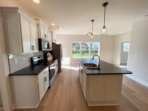 Kitchen - Claiborne Circle, Franklin, KY 42134 photo 1 of 9