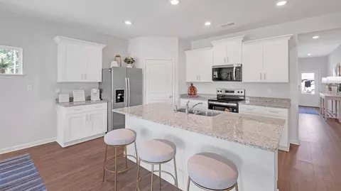 Kitchen - 39 Kings Gate Cv, Jackson, TN 38305 photo 9 of 15