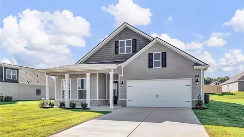39 Kings Gate Cv, Jackson, TN 38305