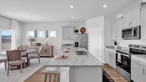 Kitchen - 39 Kings Gate Cv, Jackson, TN 38305 photo 4 of 15