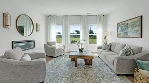 Living - 39 Kings Gate Cv, Jackson, TN 38305 photo 4 of 5