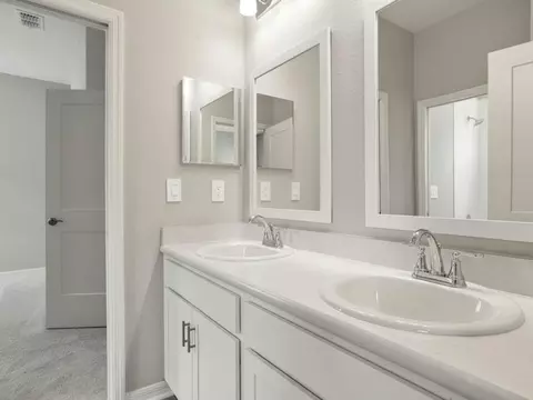 Bath - 5579 Cedar Crest Way, Saint Cloud, FL 34772 photo 1 of 4