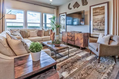 Living - 8190 Lemon Grass Rd, Peyton, CO 80831 photo 2 of 4
