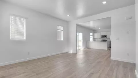Living - 718 N 1600 E, Salem, UT 84653 photo 2 of 5