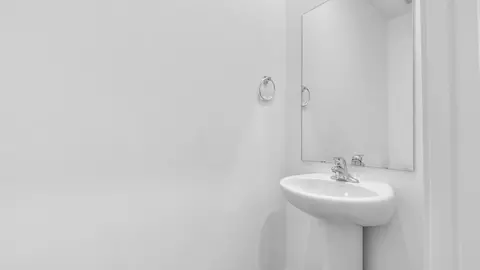Bath - 718 N 1600 E, Salem, UT 84653 photo 1 of 6