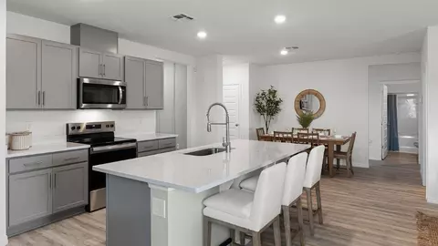 Kitchen - 5152 Native Mile Loop, Davenport, FL 33837 photo 3 of 4