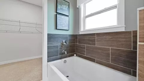 Bath - 412 Wagon Ave, Pataskala, OH 43062 photo 7 of 12