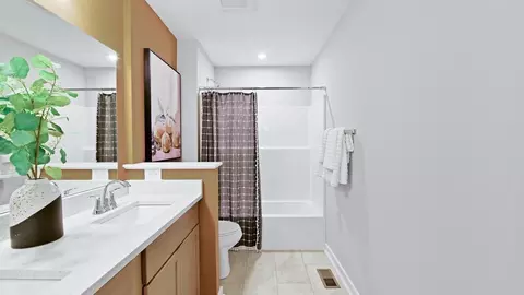 Bath - 412 Wagon Ave, Pataskala, OH 43062 photo 2 of 12