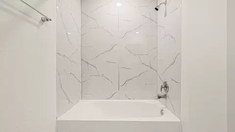 Bath - 2626 Sunset Bluff Lane, Rosenberg, TX 77471 photo 2 of 8