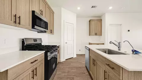 Kitchen - 2626 Sunset Bluff Lane, Rosenberg, TX 77471 photo 2 of 5