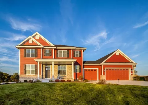 550 E Standing Stone Dr, Waukesha, WI 53189