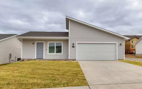 Exterior - 4375 E 44th St, Des Moines, IA 50317 photo 11 of 13