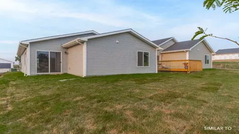 Exterior - 4375 E 44th St, Des Moines, IA 50317 photo 4 of 13
