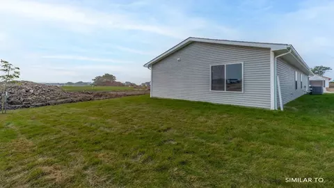 Exterior - 4375 E 44th St, Des Moines, IA 50317 photo 5 of 13