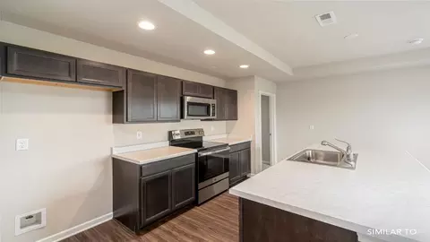 Entry Way - 4375 E 44th St, Des Moines, IA 50317 photo 3 of 4