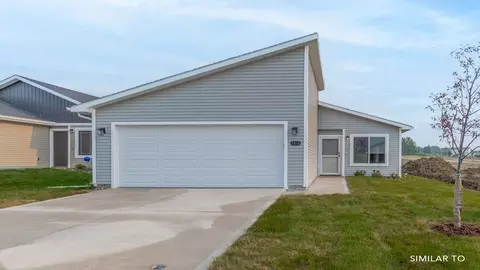 Exterior - 4375 E 44th St, Des Moines, IA 50317 photo 2 of 13