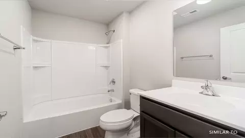 Bath - 4375 E 44th St, Des Moines, IA 50317 photo 1 of 1