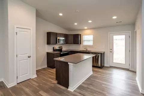 Kitchen - 4375 E 44th St, Des Moines, IA 50317 photo 5 of 5