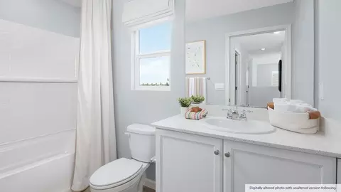 Bath - 229 Brighton Ranch Way, Patterson, CA 95363 photo 3 of 5