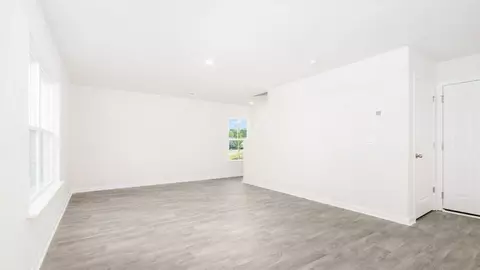 Living - 133 Daniel Rd, Smithfield, NC 27577 photo 2 of 4