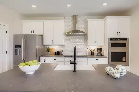 Kitchen - 46430 Heritage Ave, Bennett, CO 80102 photo 7 of 10