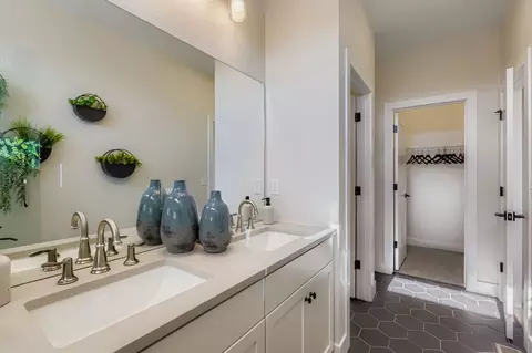 Bath - 46430 Heritage Ave, Bennett, CO 80102 photo 2 of 12