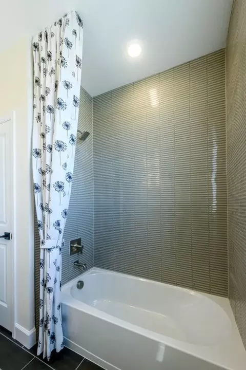 Bath - 46430 Heritage Ave, Bennett, CO 80102 photo 6 of 12