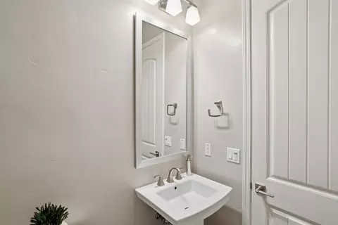Bath - 2988 Bluffs Dr, Marina, CA 93933 photo 1 of 5