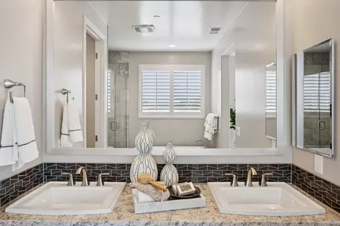 Bath - 2988 Bluffs Dr, Marina, CA 93933 photo 3 of 5