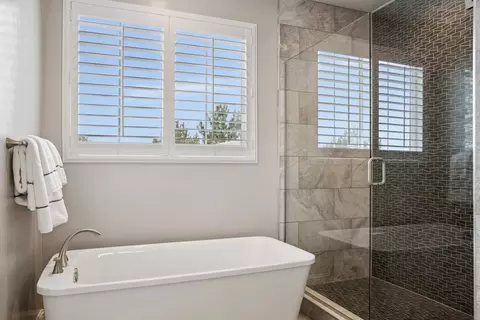Bath - 2988 Bluffs Dr, Marina, CA 93933 photo 4 of 5