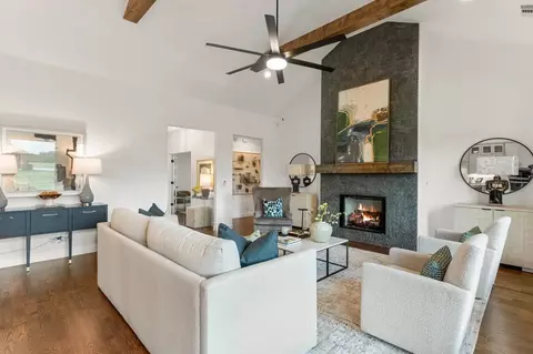 Living - 16293 E 101st St N, Owasso, OK 74055 photo 5 of 7