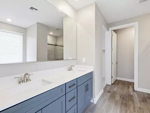 Bath - 1051 W Haynes Way, Apache Junction, AZ 85120 photo 2 of 8