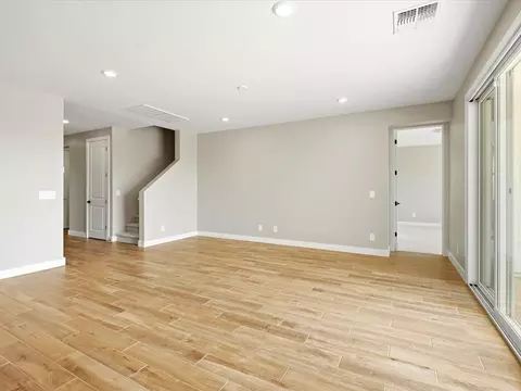 Living - 1051 W Haynes Way, Apache Junction, AZ 85120 photo 2 of 8