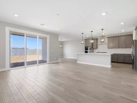 Living - 1051 W Haynes Way, Apache Junction, AZ 85120 photo 1 of 7